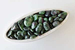 Piedras de Zoisita Rubí Pulimentadas a Mano al por Mayor para Múltiples Usos, Diseño Excelente, Piedra de Cristal Pulida a Mano - Product Image 4