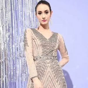 เดรสปาร์ตี้ตอนเย็นคอวีประดับด้วยลูกปัดและเลื่อมความยาวถึงเข่าสั้นสำหรับมื้อเย็นงานค็อกเทลและงานปาร์ตี้ - Product Image 1