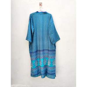 Robe Kimono en soie imprimée à la main pour femmes, style indien tendance pour les vêtements de nuit et la maison pour les vêtements de plage en gros - Product Image 3