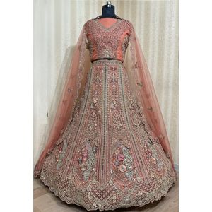 Conjunto nupcial de Lehenga con bordado rico en lentejuelas y detalles de Zari Ideal para mercados mayoristas y de exportación - Product Image 1