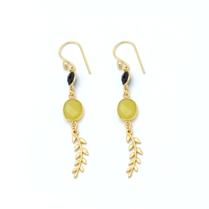 Vente en gros de boucles d'oreilles en jade jaune onyx noir en laiton pour femmes | Mariage à la mode en plaqué or 18 carats fait à la main | DUA Fournisseur B2B indien - Product Image 1