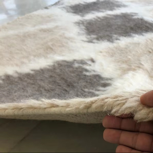 Tapis marocain rectangulaire épais à poils longs noué à la main, 100 % laine naturelle non teinte, écologique, abstrait, directement de l'usine - Product Image 1