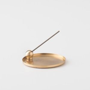 La base ronde la plus basique, minuscule et solide avec un simple trou central ou une épingle, parfaite pour une installation discrète sur un bureau ou un autel. - Product Image 2