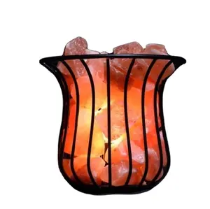 Nova jarra em forma de cesta de ferro, lâmpada de sal de pedra rosa natural do hálbano a partir das colunas do pé de montanha hálbano no paquistão