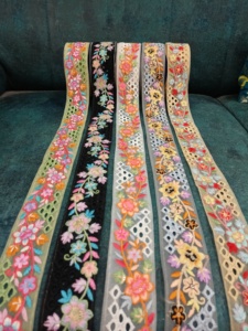 Tela de encaje bordada floral colorida vibrante y detallada Patrones intrincados ecológicos para zapatos y moda de alta gama - Product Image 2