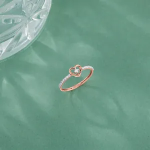 Anillo de Diamantes en Oro Rosa con Diseño Casual de Corazón - Product Image 1