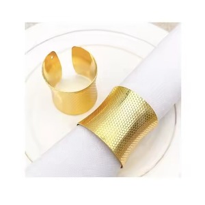 Anneau de serviette en métal prêt à l'emploi pour la décoration de table et l'utilisation des serviettes - Product Image 1