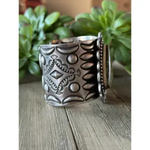 Bracelet manchette en argent sterling avec turquoise naturelle de Royston Alex Sanchez - Product Image 4