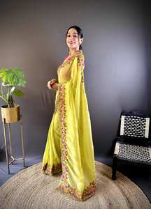 El último Sari de encaje de hilo de seda de tejido de diseñador de FabZone - Product Image 4