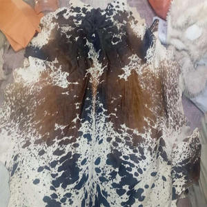 Cuir de vachette pour la décoration intérieure, les meubles, les sacs, les sacs à main, les cabas, la literie, les ceintures, les couvertures, les plaids, les manteaux, les vestes, les articles d'artisanat, les vêtements, les sacs à main, les chaussures et les tapis - Product Image 1