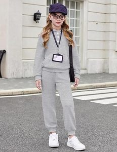 Ensemble de survêtement pour filles de haute qualité pour les exportateurs, les vendeurs en ligne, nouvelle arrivée, style mignon, respirant, haut à capuche à manches longues - Product Image 5