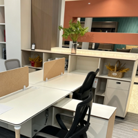 Poste de travail modulaire pour 4 personnes avec cloison et armoire de rangement – Mobilier de bureau en open space