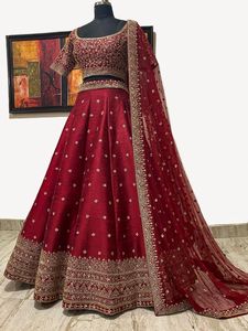 ชุดเจ้าสาว KOTI & LEHENGA DRESS บนผ้าไหมดิบ,ประดับด้วยลูกปัดแก้วคริสตัลหิน & DABKA Work For Wedding @ 2022 - Product Image 2