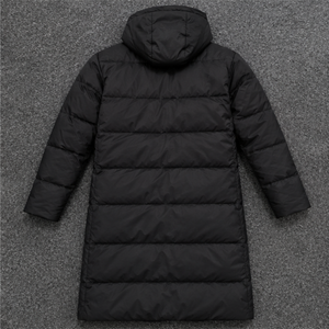 Veste d'hiver décontractée pour homme, longue, à capuche, style bomber, rembourrée en duvet, coupe-vent, avec logo sur le devant, noire, en polyester, fermeture éclair - Product Image 2