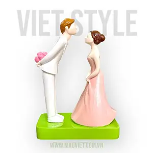 High quality handcrafted polyresin bride and groom statues as wedding and room decorations