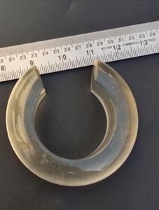 Bracelets de mode en résine coupe latérale classique exclusivement conçus pour les femmes créés à la main uniquement pour les cadeaux et les fêtes - Product Image 2