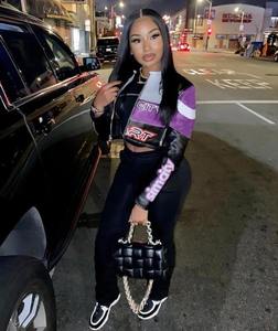 Chaqueta de bombardero corta de cuero genuino a la moda para mujer, parches de letras estampadas transpirables, atuendo de estilo callejero - Product Image 4