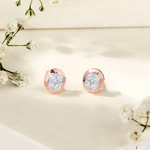 Boucles d'oreilles clous géométriques en forme de diamant Lunar Eclipse pour femmes en laiton plaqué or - Product Image 1