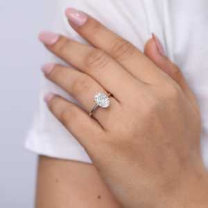 Bague de fiançailles solitaire en diamant de culture, taille ovale, bande en argent sterling/platine, fabrication artisanale, clarté VS1 - Product Image 6