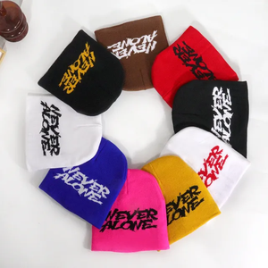 Fabricant de bonnet d'hiver unisexe imprimé en acrylique avec broderie de lettres jacquard Bonnet tricoté - Product Image 1