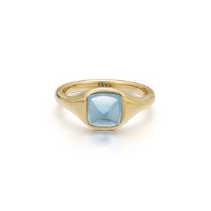 Anillo con Gema de Aguamarina Azul Cielo en Forma de Cabujón Sarah Sugarloaf con Engaste de Bisel - Product Image 1
