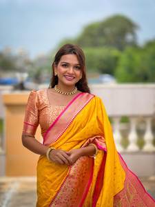 South Indian Haldi Function Wear Bride Maid Yellow Color Saree en soie BANARASI douce avec chemisier imprimé à petit budget - Product Image 2