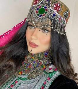 Casquette traditionnelle afghane Kuchi pour femme, brodée à la main, ornée de perles colorées, de strass en cristal et de pièces de monnaie tribales en acier inoxydable, pour les fêtes - Product Image 5