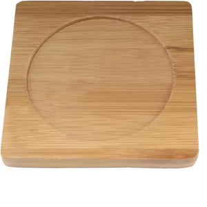 Posavasos de nogal Posavasos de madera elegantes de Crescent Crafts para entretenimiento y decoración de Crescent Crafts - Product Image 3