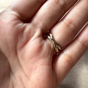 Bague de fiançailles en diamant de laboratoire de couleur verte fantaisie de coupe ovale certifiée IGI de 3 carats en or 14 carats avec alliance en diamant rond pour femmes - Product Image 3