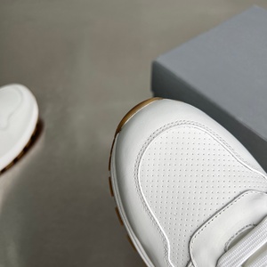 Sneakers en cuir lisse véritable de qualité supérieure, design tendance, chaussures plateforme pour hommes, silhouette élégante, chaussures de course pour hommes - Product Image 2