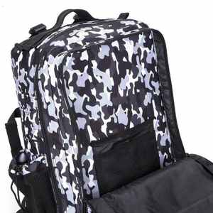 Sac à dos de randonnée léger et pliable avec résistance à l'eau, sangles en maille respirante et construction compacte pliable - Product Image 4