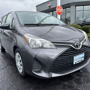 Toyota Yaris L 2015 d'occasion en excellent état, SUV 2 portes, automatique, conduite à gauche, turbo, cuir, jantes R18, toit ouvrant panoramique, feux LED - Product Image 1