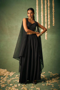 ล่าสุด indo-Western เทศกาลงานแต่งงาน Sharara คอลเลกชันที่สมบูรณ์แบบการผสมผสานที่ลงตัวของความสง่างามแบบดั้งเดิมที่ทันสมัยรูปแบบของแข็ง - Product Image 4