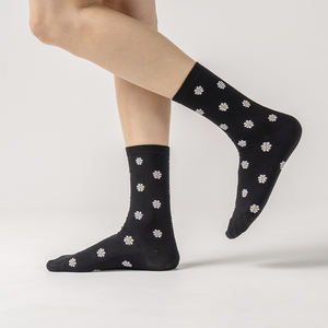 Chaussettes en coton tricoté respirantes pour femmes Kikiya - Motif mignon de cœur scintillant, de marguerite et de nœud - Chaussettes quotidiennes coréennes - Icône D - Product Image 2