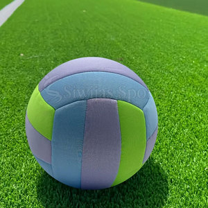 Ballon de volley-ball avec une prise confortable et un matériau durable, adapté à une utilisation en intérieur et en extérieur - Product Image 3