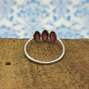 แหวนขอบสามส่วนแบบมินิมอล925รูปโกเมนสีเงินสำหรับสวมใส่สบายๆงานหมั้นในงานแต่งงานทำจากมุก - Product Image 4