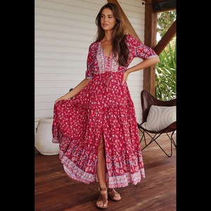 OEM ที่กําหนดเองสาวชายหาดฤดูร้อนพิมพ์ลายดอกไม้ Boho ยาวเรยอน Ruffles ลําลองคอวีเซ็กซี่ Boho Maxi Plus ชุดเสื้อคลุมหญิง - Product Image 1