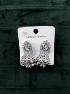 Boucles d'oreilles pendantes ethniques américaines en pierre, petites jhumkis plaquées or avec zircon en alliage, forme cloche, imitation perle pour mariages - Product Image 3