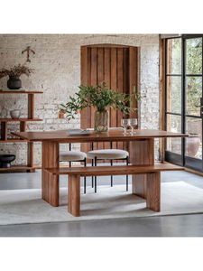 Salle à manger chaleureuse et accueillante avec des meubles en bois naturel - Product Image 5