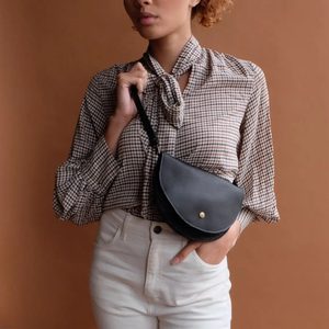 Riñonera de Cuero Genuino Negro Premium con Cremallera, Bolso Cruzado para Festival y Viaje para Mujer - Product Image 3