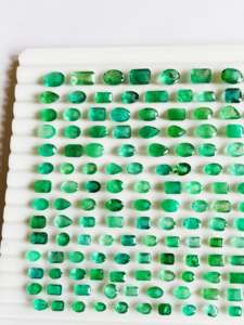 Piedras preciosas sueltas de Esmeralda natural Mezcla de corte Origen zambiano de buena calidad con un brillo excelente y un color agradable perfecto para la fabricación de joyas - Product Image 2