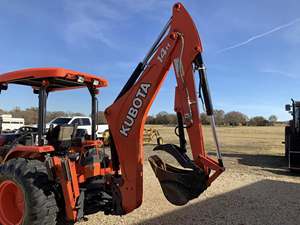 Chargeuse-pelleteuse Kubota M62 de classe industrielle offrant une puissance fiable pour les entrepreneurs, les travaux municipaux, l'agriculture et les entreprises - Product Image 3