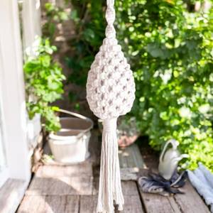 Panier à suspendre en coton fait main avec un design écologique, facile à installer, capacité de 2kg - Product Image 1