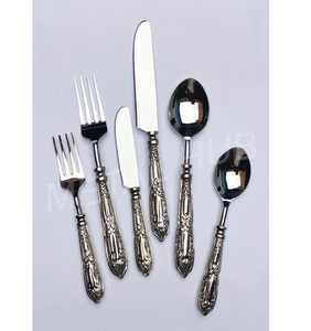 Set da pranzo Premium in argento con dettagli personalizzati con manico ispirato alla pianta intagliata a mano per uso quotidiano o eventi dall'India - Product Image 1