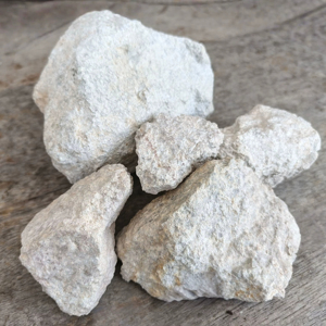 Minéral pyrophyllite en morceaux pour la fabrication de crayons à mine et de crayons de couleur, avec une douceur élevée et une écriture fluide - Product Image 1