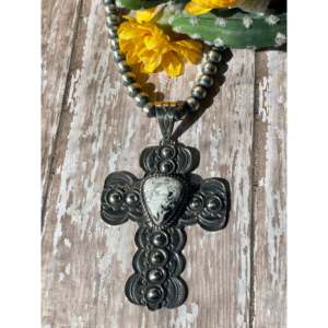 Colgante de Cruz de Plata de Ley Bañada en Oro de 18K con Bisel, Modelo White Buffalo de Alex Sanchez, Joyería Religiosa Cristiana - Product Image 2