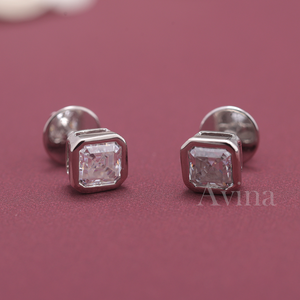 Boucles d'oreilles clous minimalistes en or 18 carats avec diamant de laboratoire certifié IGI taille Asscher, serti clos, à visser, cadeau d'anniversaire de mariage pour femme - Product Image 1
