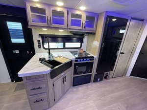Nouvelle caravane de camping F-o-r-e-s-t R-i-v-e-r Grey Wolf 26DBH 2026 à vendre - Product Image 3