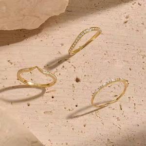 Anillo DE BODA mínimo de oro macizo de 14K, Media eternidad apilable fina, anillo de baguette delicado vermeil con diamante cultivado en laboratorio - Product Image 4