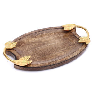Bandeja de madera maciza larga personalizada minimalista con asas de metal Bandeja decorativa natural para decoración de cocina o boda - Product Image 2